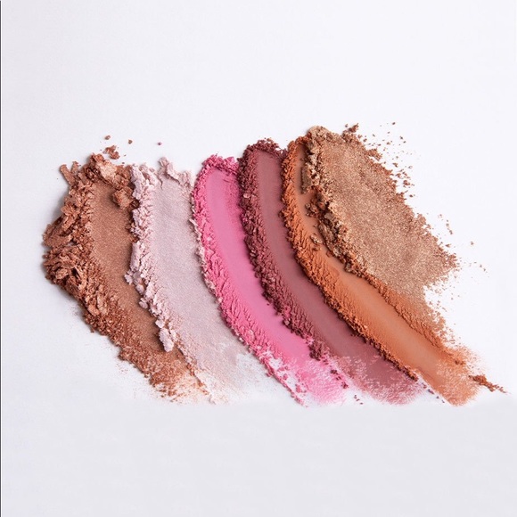 🎀KENIA ONTIVEROS BEAUTY Blush Shine face palette - Picture 3 of 10